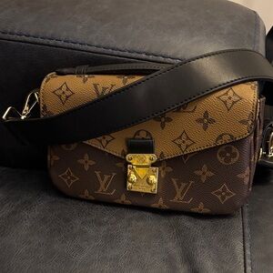 Louis Vuitton style Pochette Métis handbag in monogram reverse coated canvas.